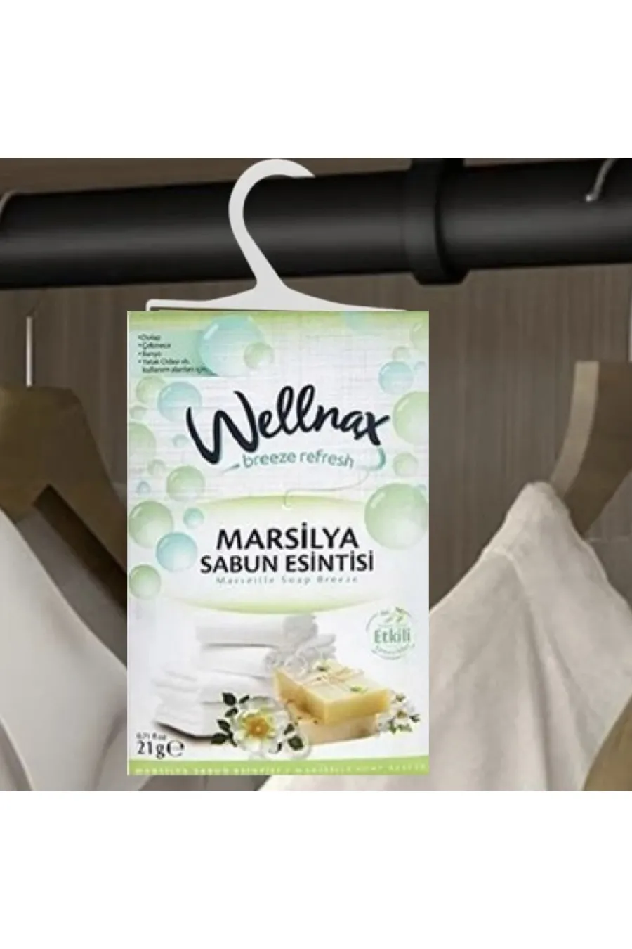 رایحه ی صابونی سرخس گونه (گرم و تلخ با گروه بویایی معطر) قابل استفاده در رخت خواب فرش و قالی فضای اتاق  کمد لباس لباس و پارچه ماندگاری بالا تا 120 روز جلوگیری از بروز قارچ و کپک در لباس ها فراری دهنده حشرات موذی مانند ساس و … رایحه دلپذیر ایجاد حس تازگی و ولناکس Wellnax خوشبو کننده کمد لباس و رخت خواب Marseille Soap