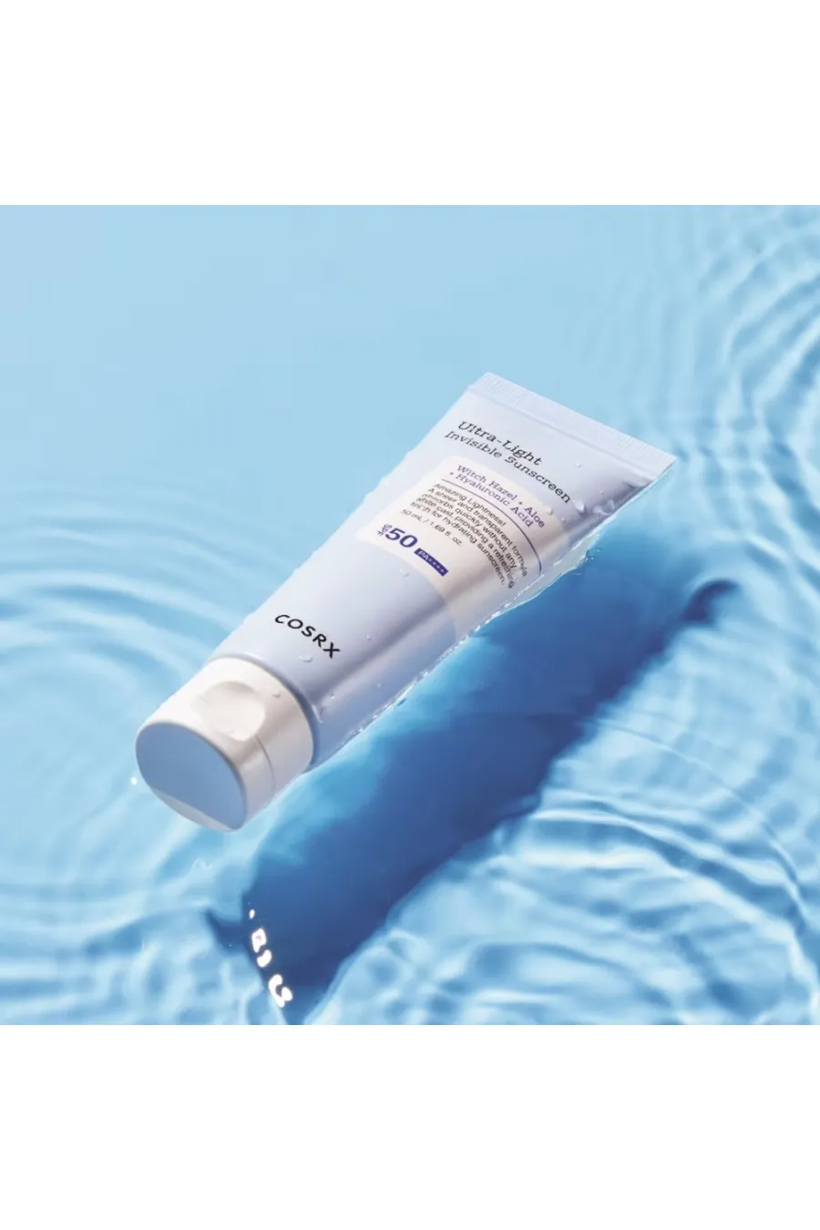 ضد آفتاب شیمیایی با فاکتورهای محافظتی ++++SPF50 PA بسیار سبک و زودجذب مرطوب کننده و تسکین دهنده کنترل ترشح سبوم ایده آل برای استفاده قبل از آرایش فرموله شده با مواد ضد التهاب و تسکین دهنده التیام بخش پوست های تحریک شده مناسب انواع پوست حتی پوست های حساس ت کوزارکس COSRX ضد آفتاب فوق سبک Ultra Light Invisible Sunscreen SPF50