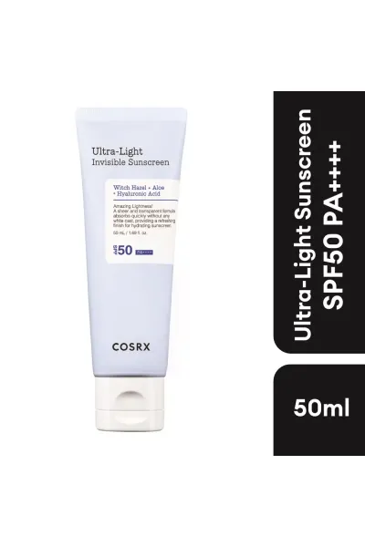ضد آفتاب شیمیایی با فاکتورهای محافظتی ++++SPF50 PA بسیار سبک و زودجذب مرطوب کننده و تسکین دهنده کنترل ترشح سبوم ایده آل برای استفاده قبل از آرایش فرموله شده با مواد ضد التهاب و تسکین دهنده التیام بخش پوست های تحریک شده مناسب انواع پوست حتی پوست های حساس ت کوزارکس COSRX ضد آفتاب فوق سبک Ultra Light Invisible Sunscreen SPF50