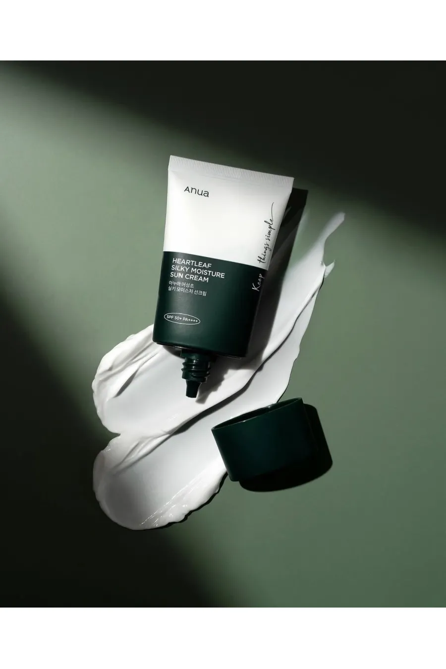 دارای +SPF50 و ++++PA بافت بسیار سبک و فاقد چربی روشن و یکدست کننده سطح پوست رفع و کاهش قرمزی جای جوش و آکنه تغذیه و کمک به بازسازی ساختار پوست کاهش علائم پیری و کند کننده روند پیری غنی شده با آنتی اکسیدان ها و مواد مغذی جلوگیری از مسدود شدن منافذ و ایجاد آنوا Anua ضد آفتاب مرطوب کننده و تسکین دهنده Heartleaf Silky Moisture