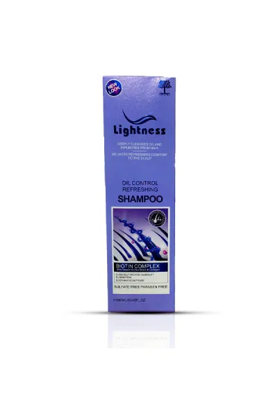 مناسب موی چرب  بدون سولفات و پاراپن  تقویت کننده مو   ضد ریزش و حاوی بیوتین  متعادل کننده و کنترل کننده چربی پوست سر  حاوی کلاژن و ویتامین d  مناسب اقایان وبانوان لایتنس Lightness شامپو موی چرب oil control refreshing