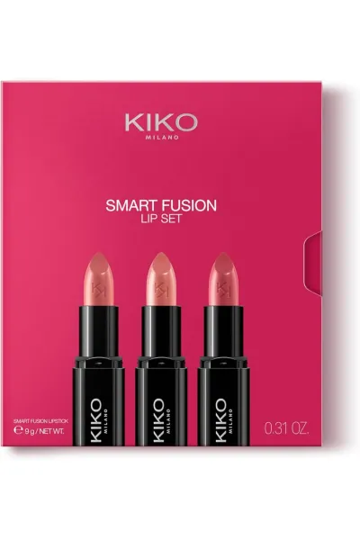 ست جذاب رژ لب از برند حرفه‌ای KIKO Milano شامل ۳ عدد رژ لب با فینیش براق (Glossy Finish) بافت نرم  کرمی و مرطوب‌کننده که لب‌ها را براق  لطیف و جذاب نشان می‌دهد رنگ‌های هماهنگ و کاربردی برای آرایش روزانه  مهمانی یا استایل‌های خاص پوشش یکنواخت و سبک بدون اح کیکو KIKO پک رژ لب براق۳تایی‌ فول سایز Smart Fusion Lip Set 03