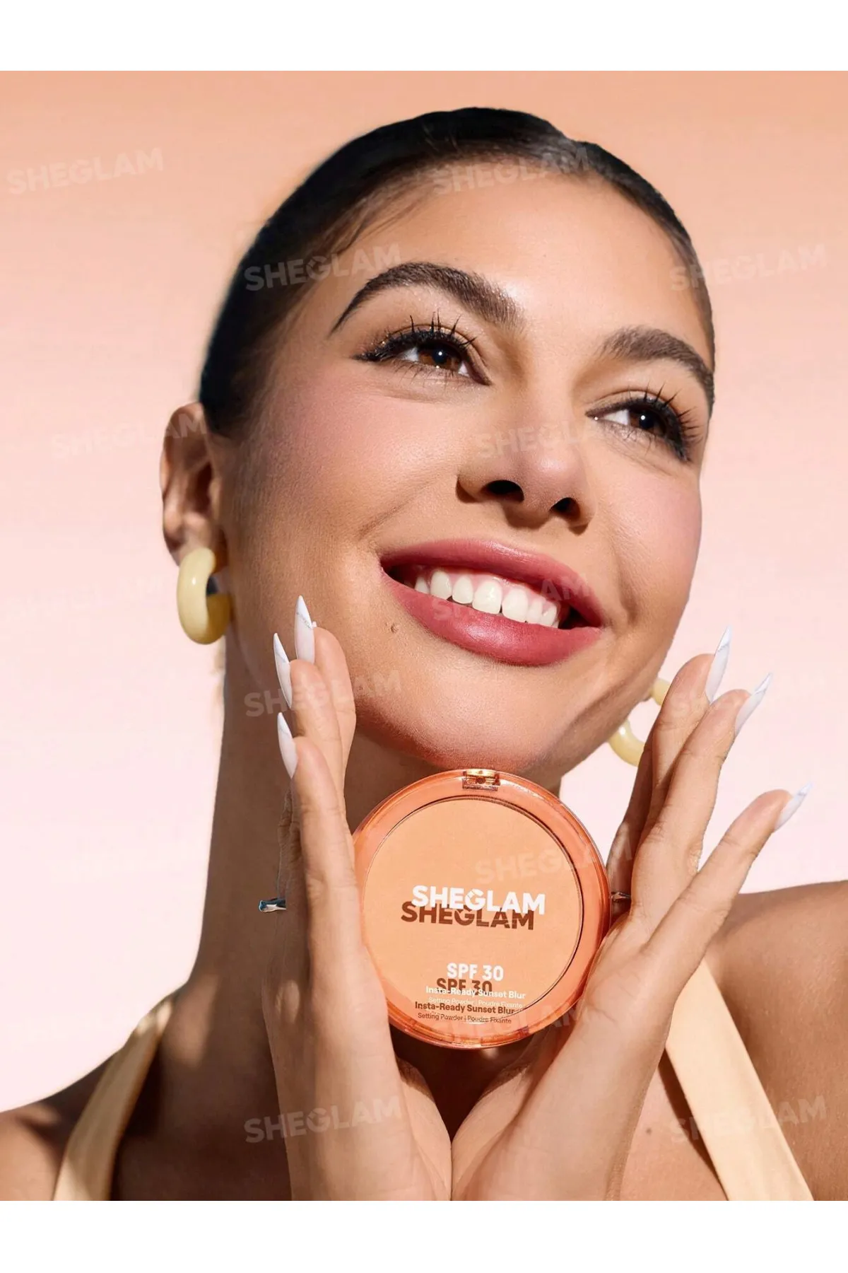 پودر فیکس فشرده شیگلم دارای SPF30 با فینیش مات و طبیعی تثبیت کننده آرایش جهت جلوگیری از اکسید شدن و تغییر رنگ آرایش کنترل کننده چربی پوست  کاهش براقیت پوست در طول روز دارای عملکرد Blur Effect برای محو کردن ظاهر منافذ و ناهمواری‌ بافت پوست محافظت روزانه از پوست در برابر آفتاب و پیشگیری از ماسیدگی کرم پودر بافت سبک  بدون ایجاد کیکی شدن ایجاد پوستی صاف و مخملی با فینیشی طبیعی مناسب برای بیکینگ و فیکس نهایی آرایش  ایده‌ آل برای انواع پوست شیگلم SHEGLAM پودر فیکس فشرده حاوی spf30 Natural linen