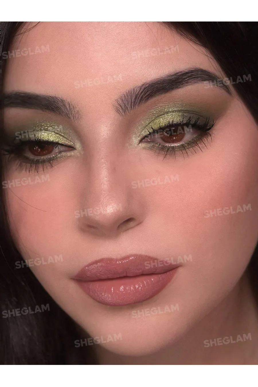 رنگبندی نود و کاربردی دارای 6 رنگ مات و 2 رنگ شاین مناسب برای استفاده روزمره و حرفه ای پیگمنت و رنگدهی فوق العاده ماندگاری بالا و عدم ریزش بسته بندی جذاب و زیبا شیگلم SHEGLAM پالت سایه 8 رنگ Sage