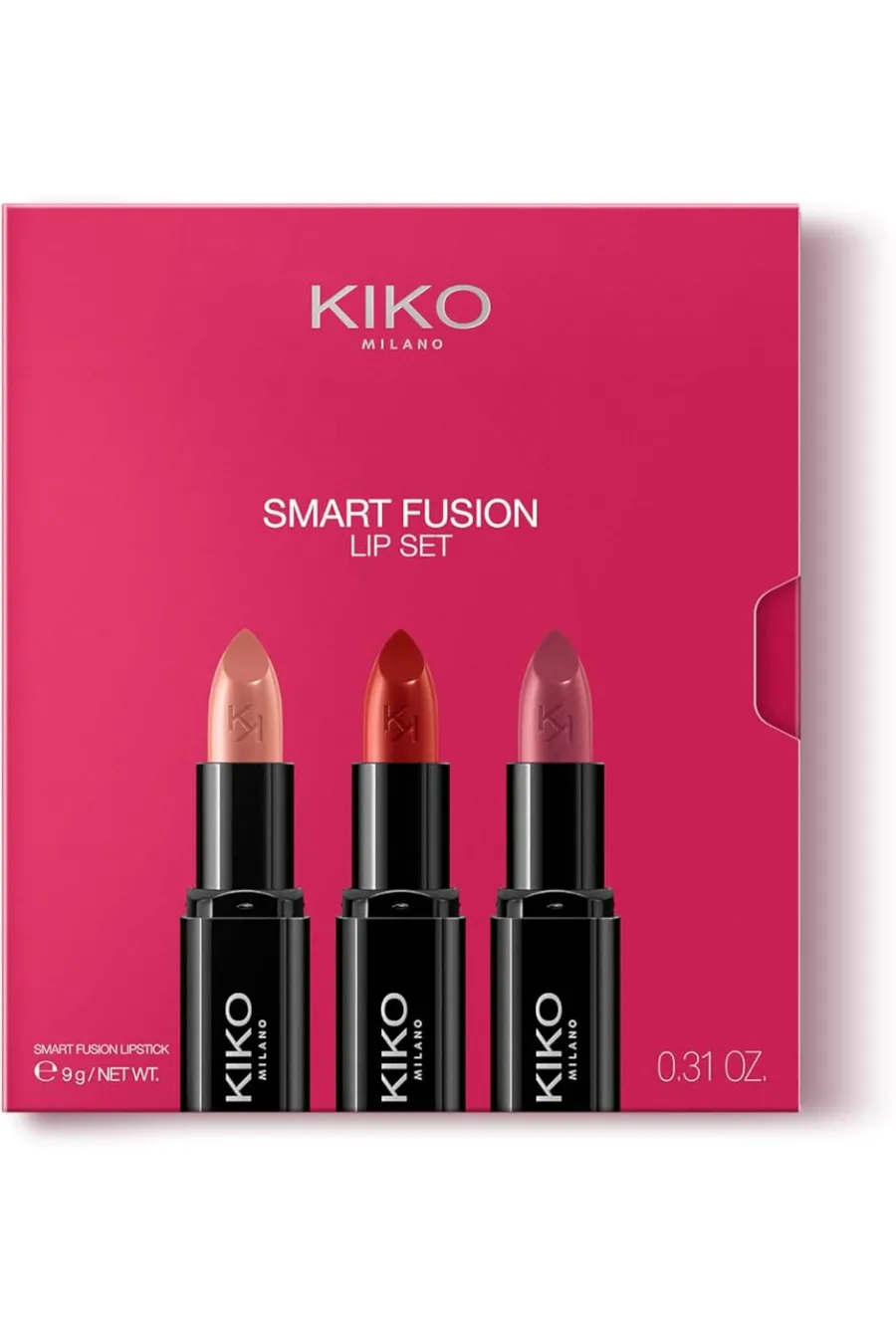 ست جذاب رژ لب از برند حرفه‌ای KIKO Milano شامل ۳ عدد رژ لب با فینیش براق (Glossy Finish) بافت نرم  کرمی و مرطوب‌کننده که لب‌ها را براق  لطیف و جذاب نشان می‌دهد رنگ‌های هماهنگ و کاربردی برای آرایش روزانه  مهمانی یا استایل‌های خاص پوشش یکنواخت و سبک کیکو KIKO پک رژ لب براق۳تایی‌ فول سایز Smart Fusion Lip Set 02