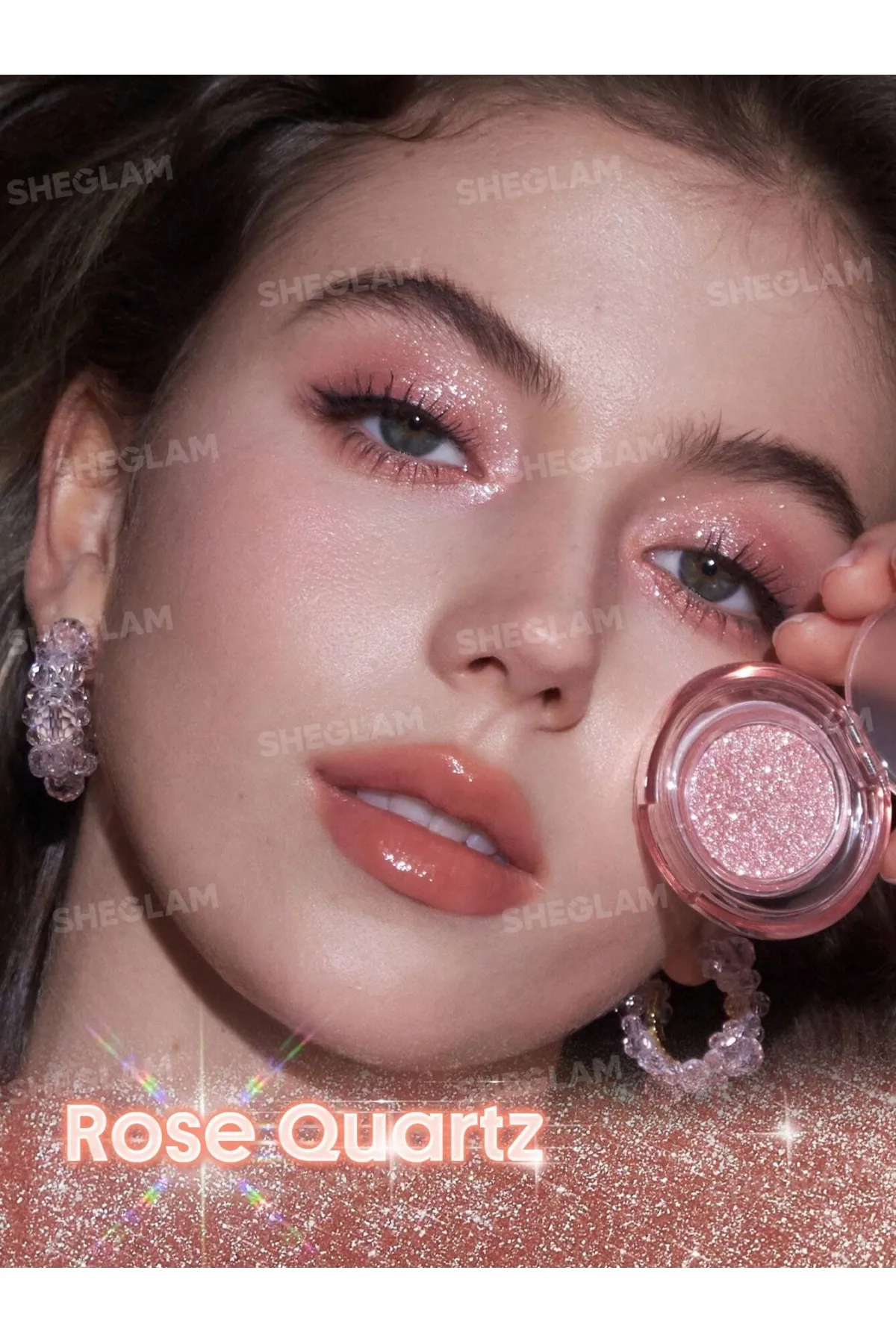 شامل رژگونه و سایه و بالم لب براق  فینیش محصولات: براق  طبیعی و سبک بافت محصولات: سبک و قابل استفاده روزانه مناسب استفاده روزانه و سفر مناسب انواع پوست طراحی الهام‌گرفته از کریستال‌ها و انرژی‌های مثبت تمرکز کالکشن: ترکیب آرایش و مفهوم انرژی/کریستال‌تراپی شیگلم SHEGLAM ست آرایشی کریستال Rose Quartz