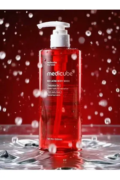 مناسب پاکسازی پوست بدن  ✔ مناسب نواحی مستعد جوش مانند پشت و سینه  ✔ حاوی Salicylic Acid  ✔ حاوی Niacinamide  ✔ حاوی Hyaluronic Acid  ✔ دارای کمپلکس گیاهی MEDI SOL  ✔ کمک به پاکسازی چربی و تجمع سلول‌های مرده  ✔ کمک به حفظ رطوبت پوست  ✔ دارای pH متعادل حدود 5.5 تا 6.5  ✔ مناسب پوست‌های حساس  ✔ دارای رایحه طبیعی و ملایم گیاهی مدی کیوب Medicube شامپو بدن ضد جوش Red Body Wash