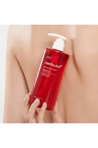 مناسب پاکسازی پوست بدن  ✔ مناسب نواحی مستعد جوش مانند پشت و سینه  ✔ حاوی Salicylic Acid  ✔ حاوی Niacinamide  ✔ حاوی Hyaluronic Acid  ✔ دارای کمپلکس گیاهی MEDI SOL  ✔ کمک به پاکسازی چربی و تجمع سلول‌های مرده  ✔ کمک به حفظ رطوبت پوست  ✔ دارای pH متعادل حدود 5.5 تا 6.5  ✔ مناسب پوست‌های حساس  ✔ دارای رایحه طبیعی و ملایم گیاهی مدی کیوب Medicube شامپو بدن ضد جوش Red Body Wash
